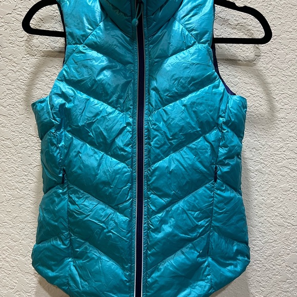 Ivivva goose down reversible vest size 10 - Picture 3 of 9